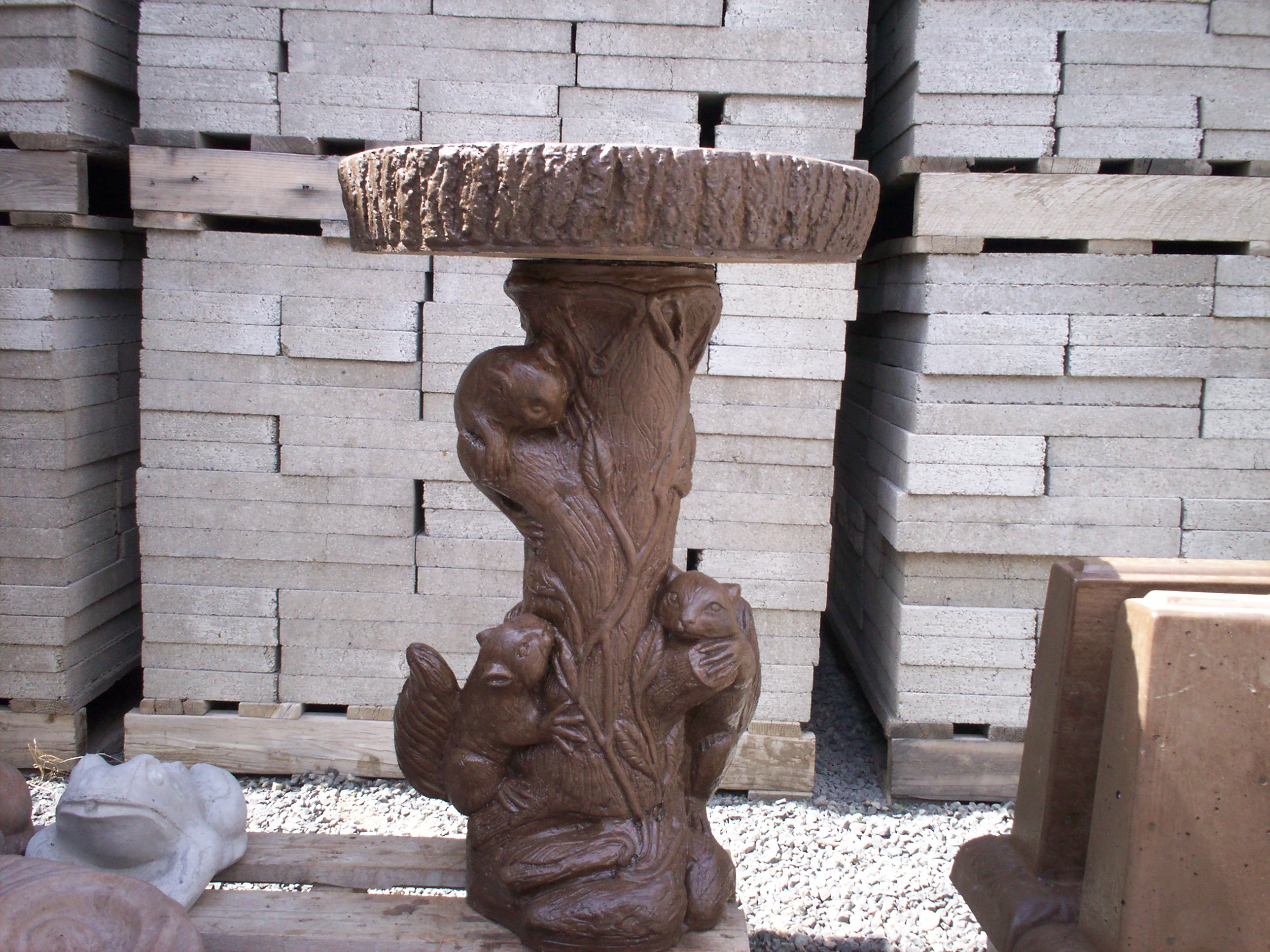MCOPEDESTAL3SQUIRREL